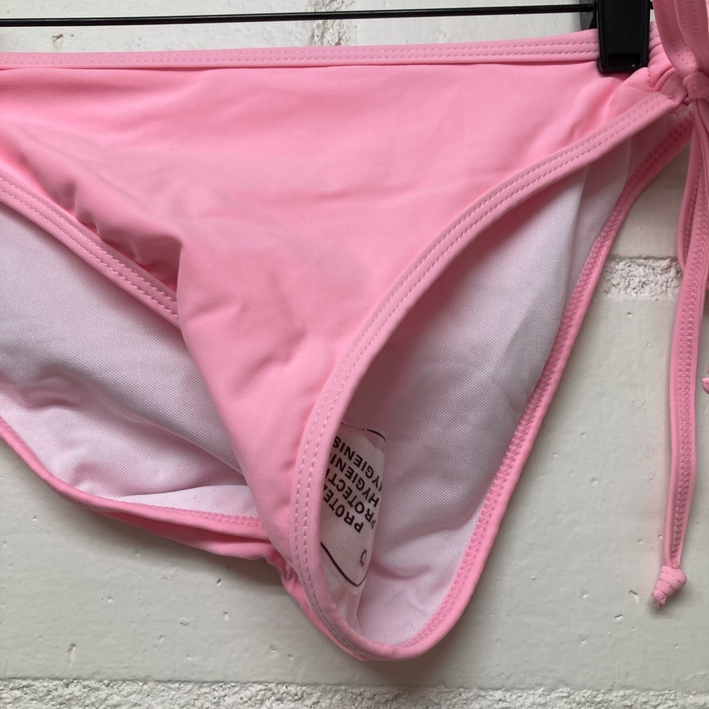 Pink bikini ๐ - Picture 4 of 4